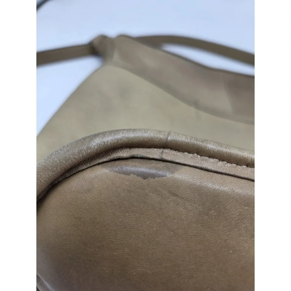 Coach 302 Glove‑Tanned Leather Shoulder Bag USA Made Vintage Beige Zip Top Purse
